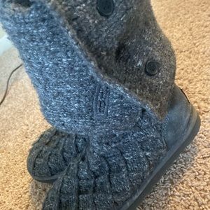 GREY UGGS